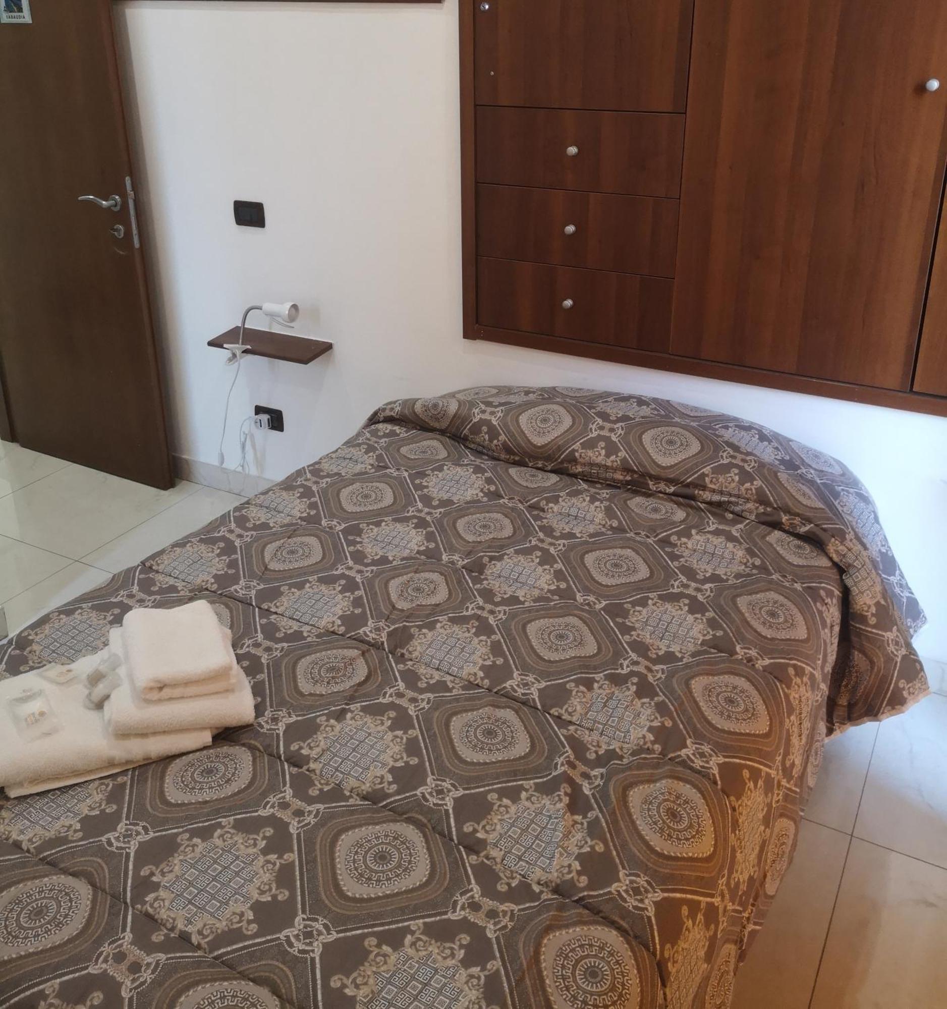 B&B Terracina Holiday エクステリア 写真